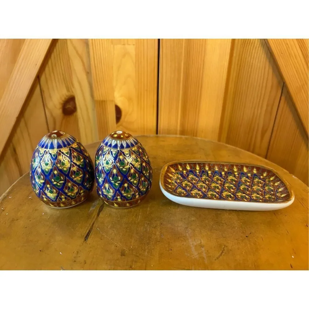 Vintage Hand Painted Thai Benjarong Gold Encrusted Porcelain Salt/Pepper Shakers